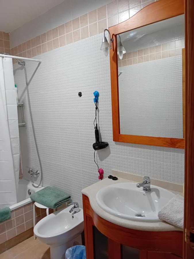Habitaciones Individuales Wifi Tv Microondas Cerca Del Aeropuerto Madrid Habitacion Grande Wc Privado O Habitacion Pequena Wc Compartido Muy Tranquilas Bien Comunicadas Tren Metro Bus Facil Aparcamiento San Sebastián de los Reyes Exteriér fotografie
