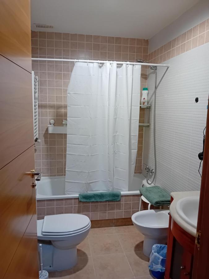 Habitaciones Individuales Wifi Tv Microondas Cerca Del Aeropuerto Madrid Habitacion Grande Wc Privado O Habitacion Pequena Wc Compartido Muy Tranquilas Bien Comunicadas Tren Metro Bus Facil Aparcamiento San Sebastián de los Reyes Exteriér fotografie