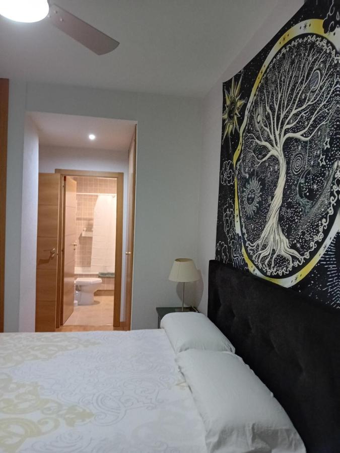 Habitaciones Individuales Wifi Tv Microondas Cerca Del Aeropuerto Madrid Habitacion Grande Wc Privado O Habitacion Pequena Wc Compartido Muy Tranquilas Bien Comunicadas Tren Metro Bus Facil Aparcamiento San Sebastián de los Reyes Exteriér fotografie