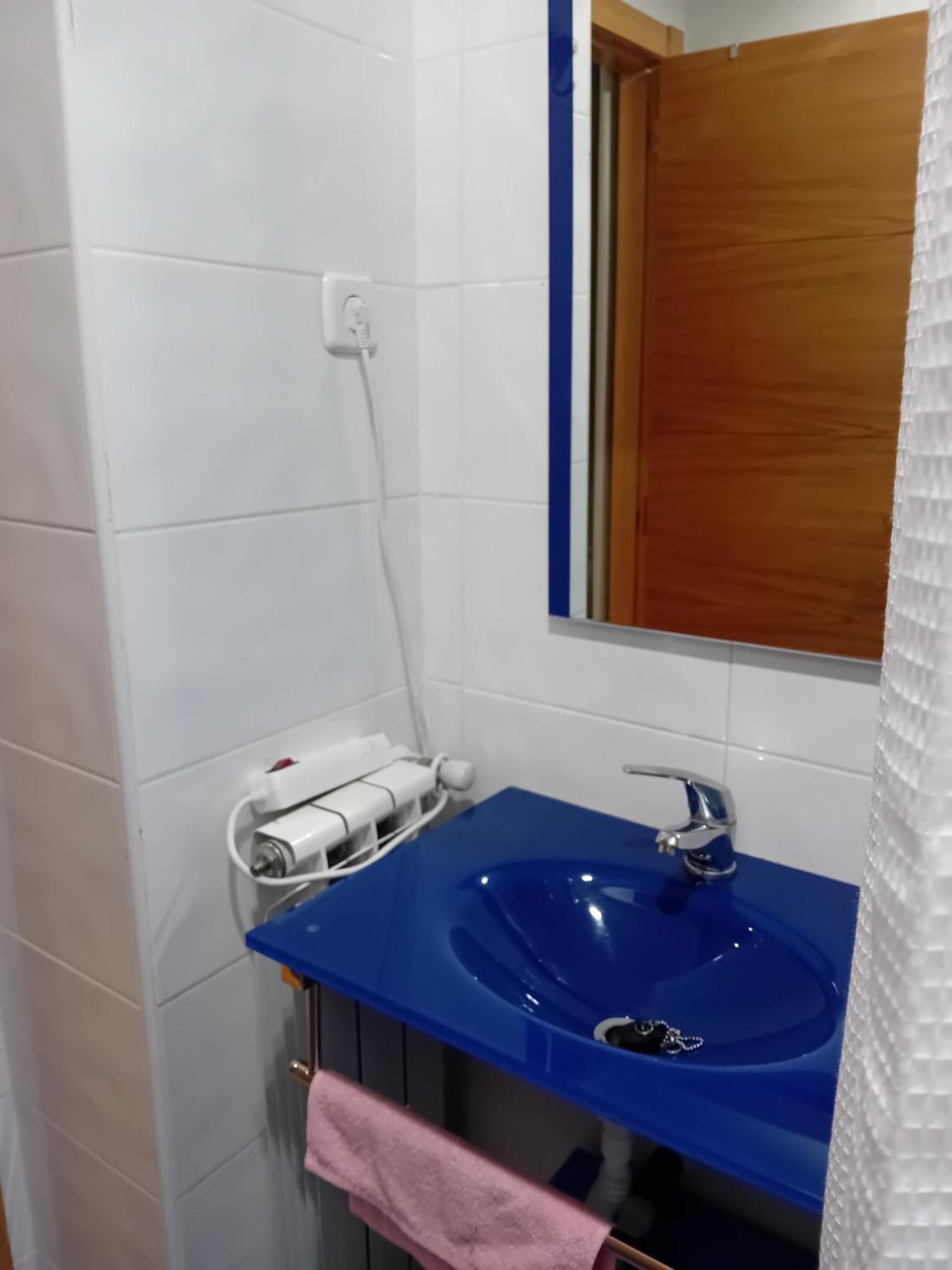 Habitaciones Individuales Wifi Tv Microondas Cerca Del Aeropuerto Madrid Habitacion Grande Wc Privado O Habitacion Pequena Wc Compartido Muy Tranquilas Bien Comunicadas Tren Metro Bus Facil Aparcamiento San Sebastián de los Reyes Exteriér fotografie