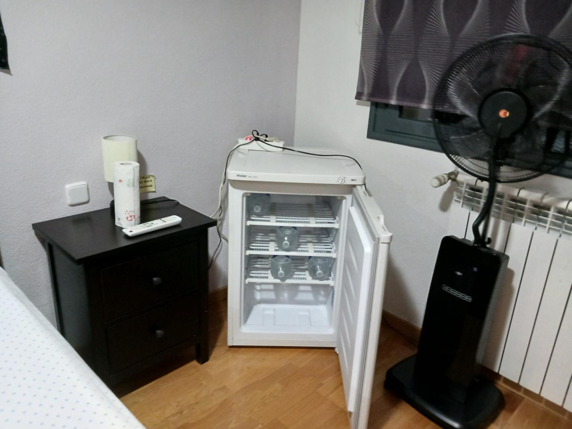 Habitaciones Individuales Wifi Tv Microondas Cerca Del Aeropuerto Madrid Habitacion Grande Wc Privado O Habitacion Pequena Wc Compartido Muy Tranquilas Bien Comunicadas Tren Metro Bus Facil Aparcamiento San Sebastián de los Reyes Exteriér fotografie