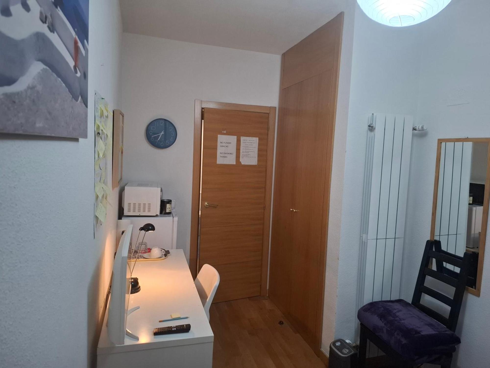 Habitaciones Individuales Wifi Tv Microondas Cerca Del Aeropuerto Madrid Habitacion Grande Wc Privado O Habitacion Pequena Wc Compartido Muy Tranquilas Bien Comunicadas Tren Metro Bus Facil Aparcamiento San Sebastián de los Reyes Exteriér fotografie